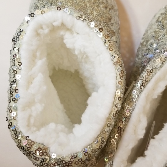 Girl's Size S-M Silver Sequined Bootie Slippers. - Picture 5 of 8